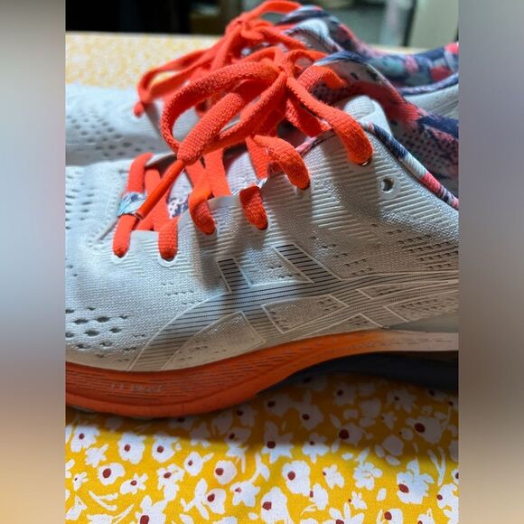 ASICS running shoes, fun colors, great support in shoes, gently worn, size 10 - Picture 6 of 10